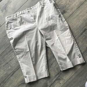 JM collection shorts cream in color with buttons size 16